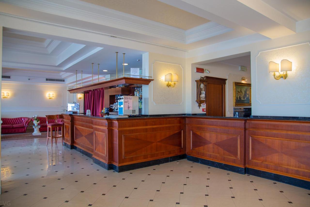 Hotel Executive La Fiorita Rimini Exterior photo